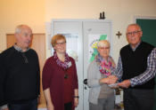 Spendenübergabe des Verbandes der Bezirksschützen mit dem 1. Vorsitzenden Josef Kouchen und VertrerInnen von Camino e.V. - v.l.n.r.: Heinz Zwirbel, Gabriele Krumbach, Renate Kasper und Josef Kouchen bei der Übergabe einer großzügigen Spende.